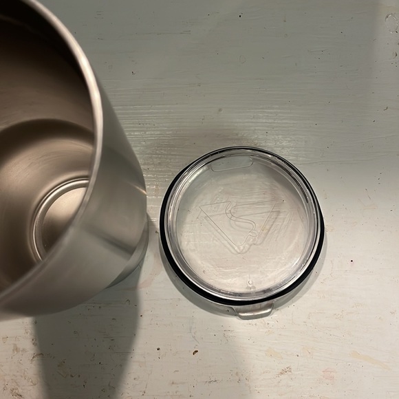 Arctic Silver 32 ounce stainless steel silver insulated travel tumbler with lid - Picture 8 of 13